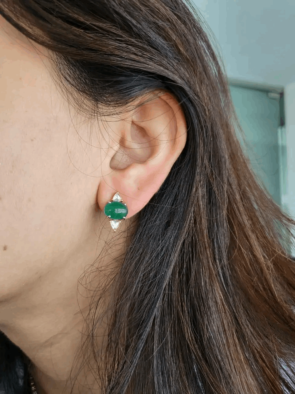 necklace set in emerald
