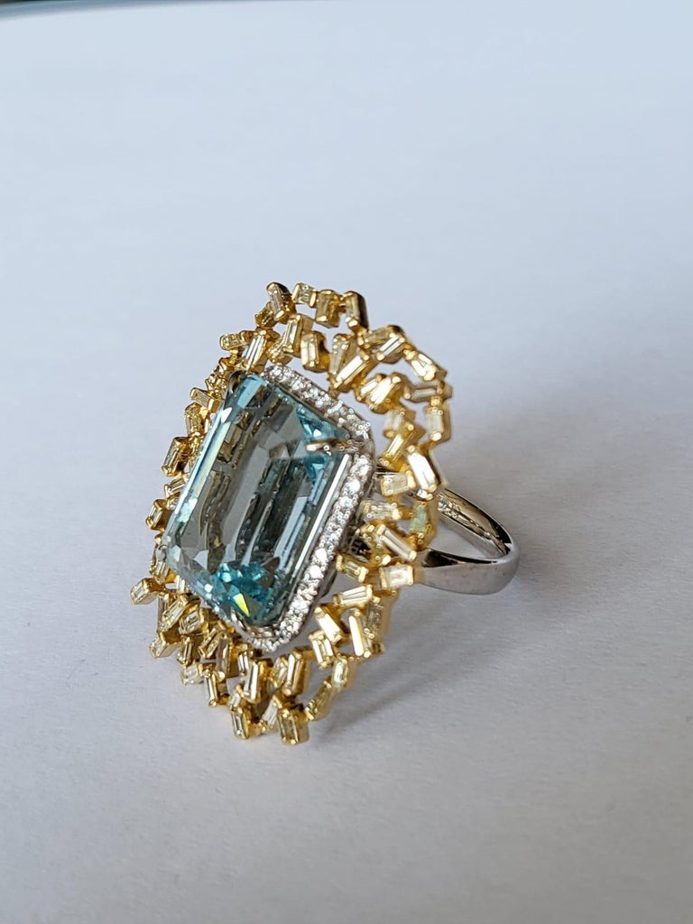 11.56 Carats Aquamarine & 1.62 Carats Yellow Baguette Diamonds Cocktail Ring