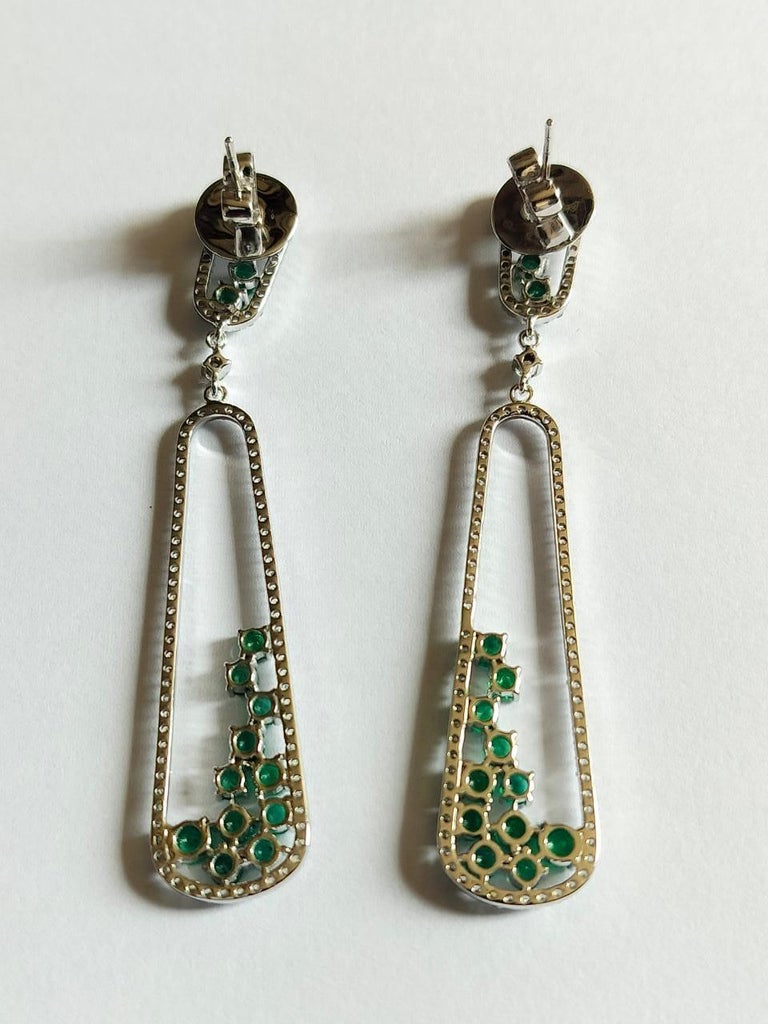 Set in 18K Gold, 2.61 carats, natural Emerald & Diamonds Chandelier Earrings