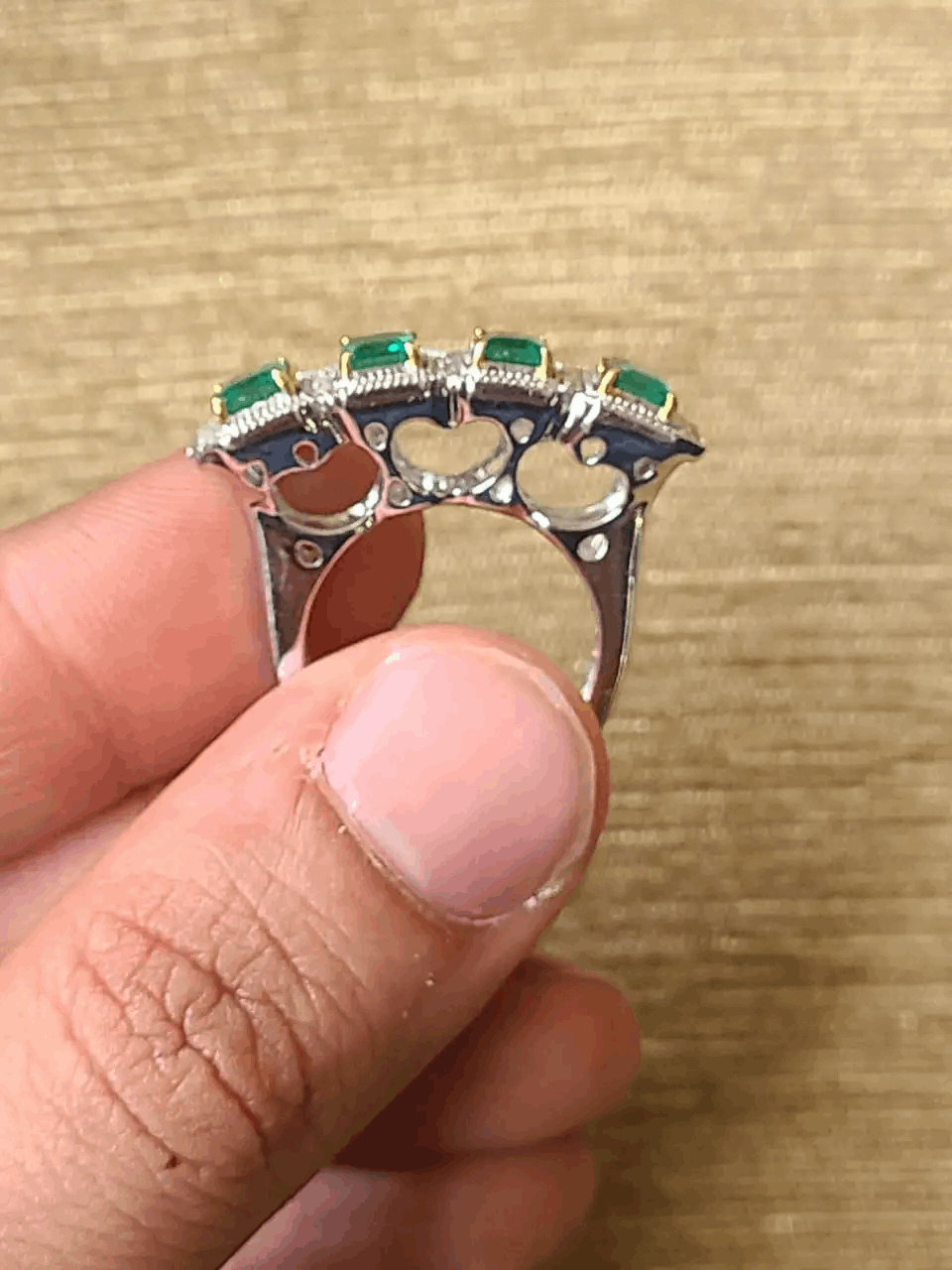 emerald stone ring
