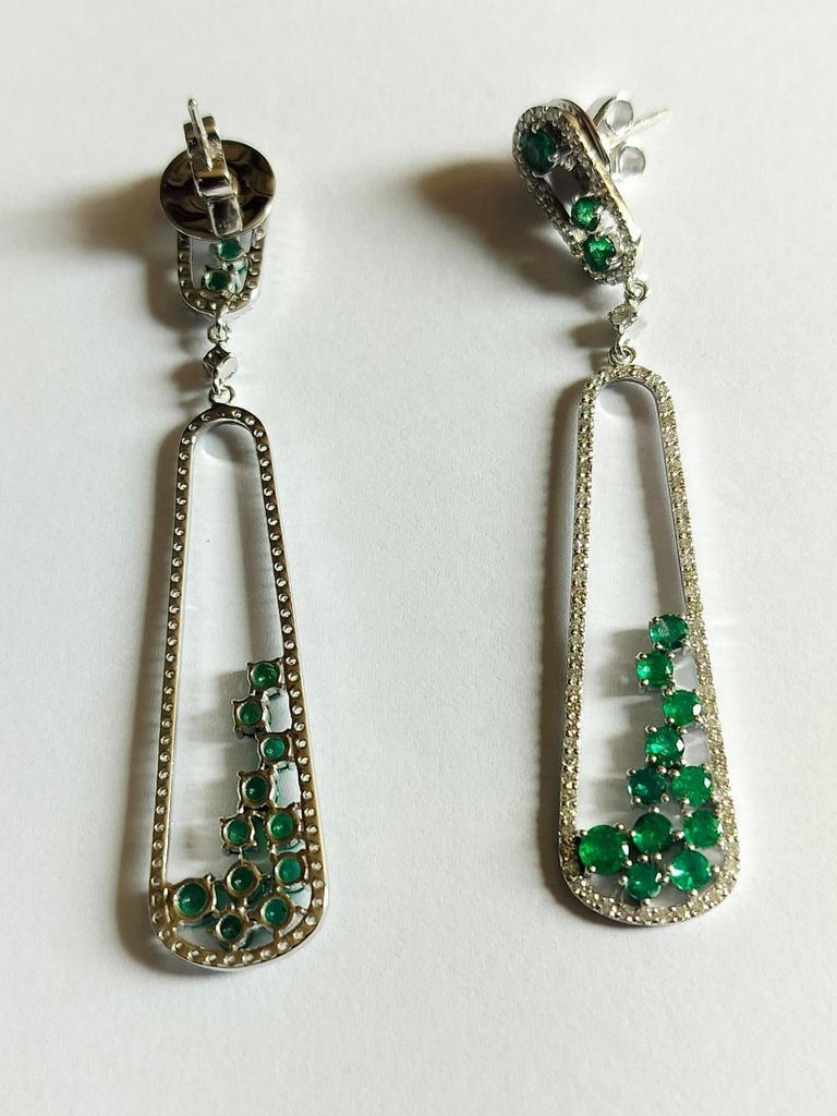 Set in 18K Gold, 2.61 carats, natural Emerald & Diamonds Chandelier Earrings